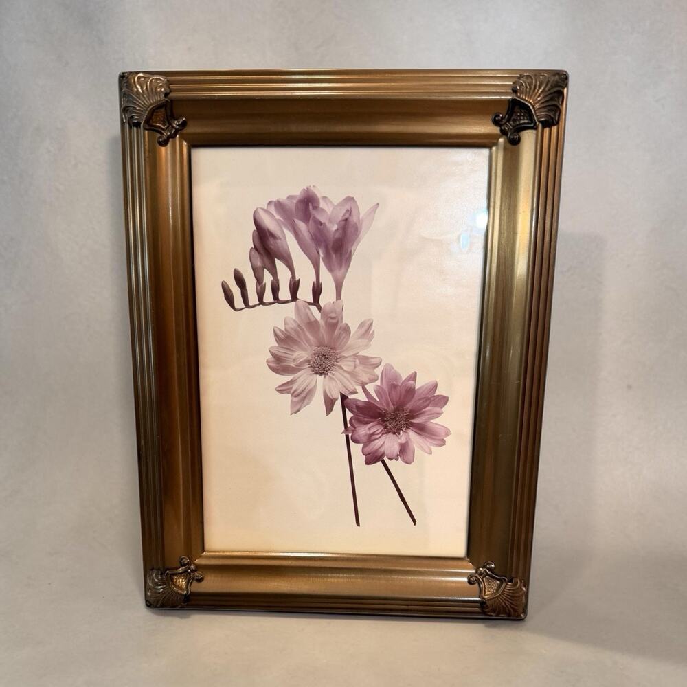 VTG 1997 HB Group Brushed Bronze Ribbed Picture Frame Scallop Medallion Corners
